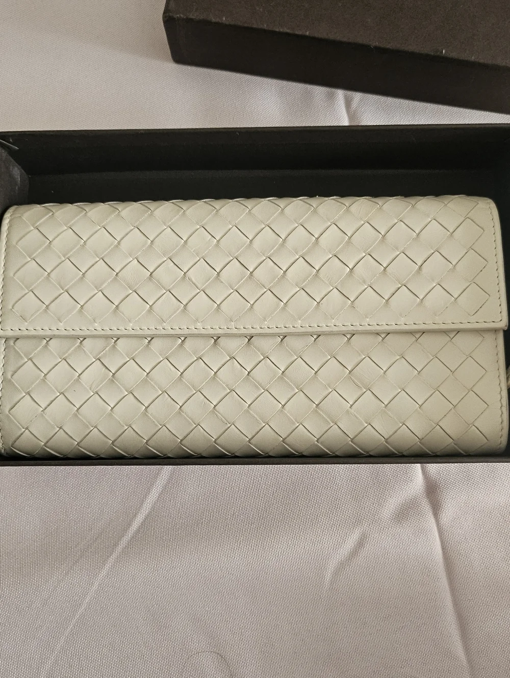 Bottega Veneta Intrecciato Continental Wallet – Ivory